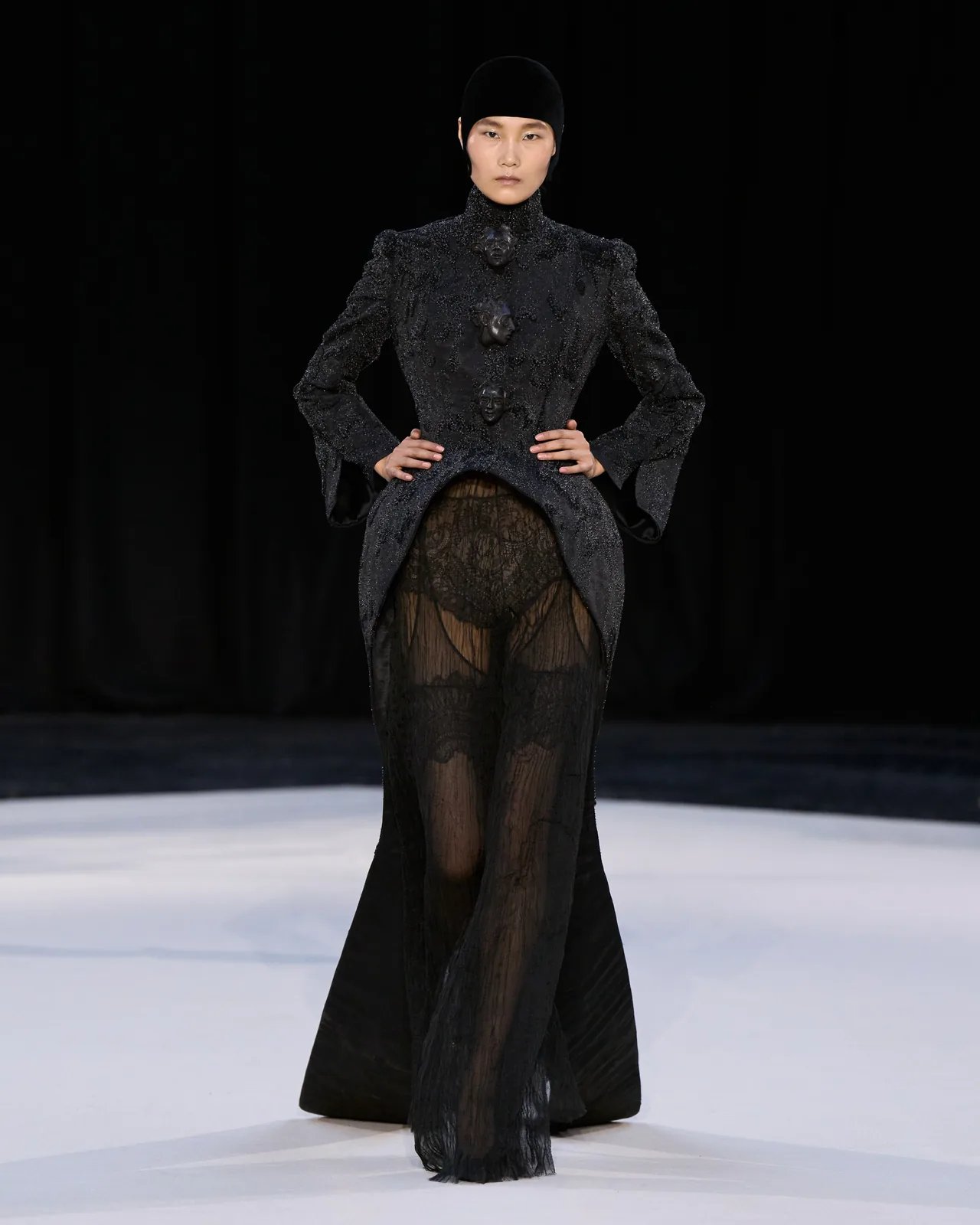 metal-ashi-studio-32.webp