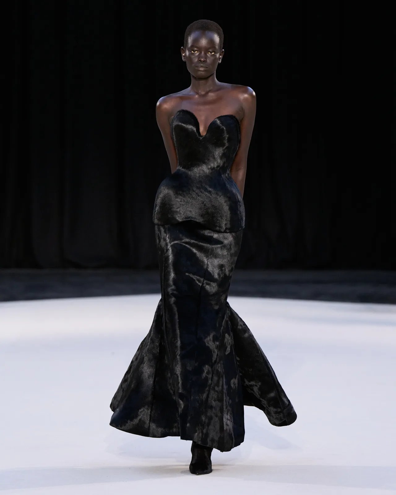 metal-ashi-studio-18.webp